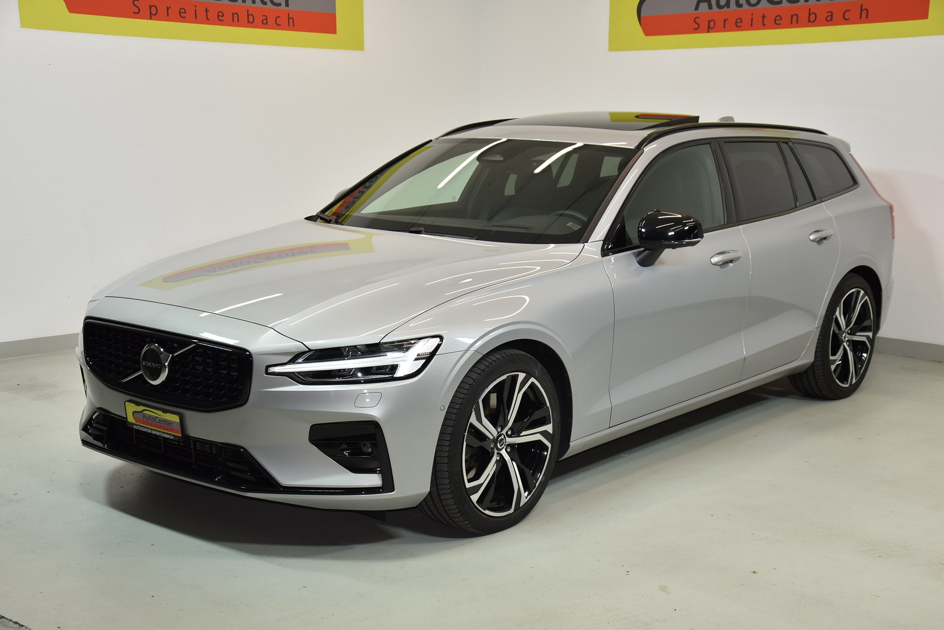 VOLVO V60 B6 AWD Benzin Mild Hybrid Ultimate Dark Geartronic-image-1