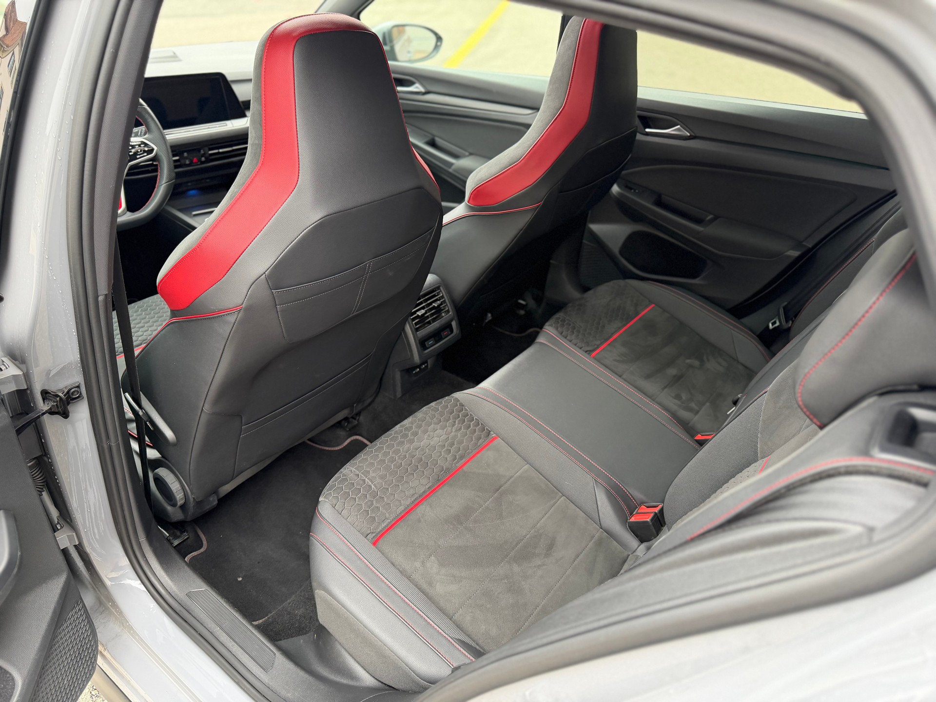 VW Golf 2.0 TSI GTI Clubsport DSG-image-16
