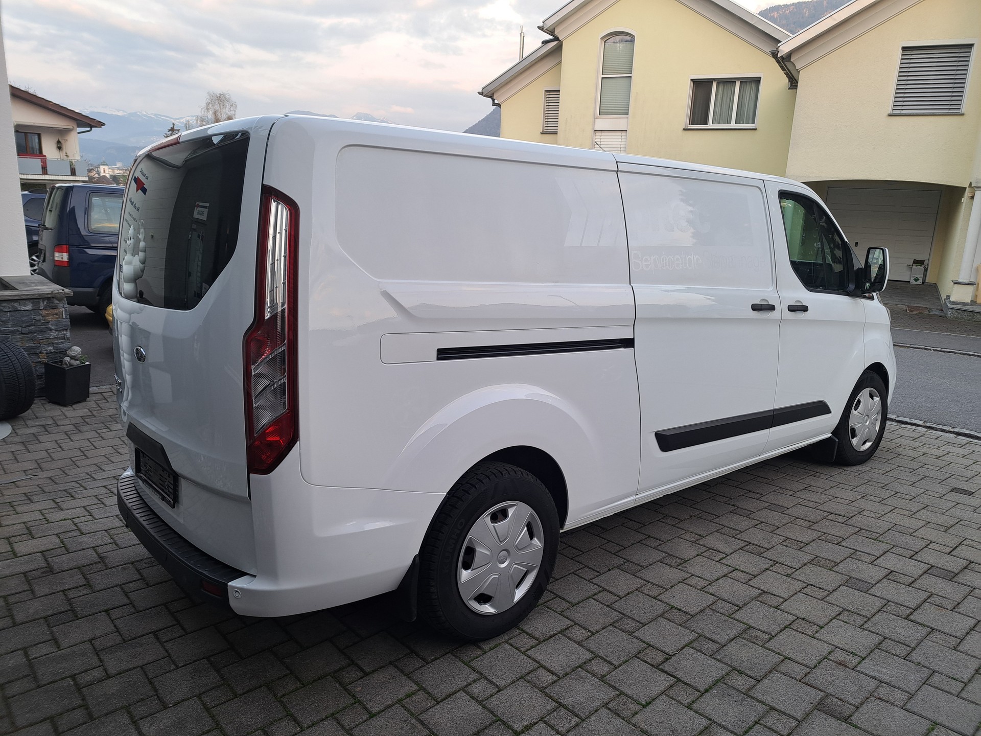 FORD Transit Custom Van 340 L2H1 Trend-image-2