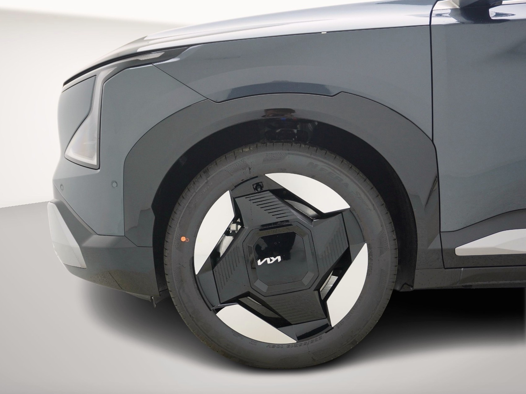 KIA EV5 81 kWh Earth-image-7