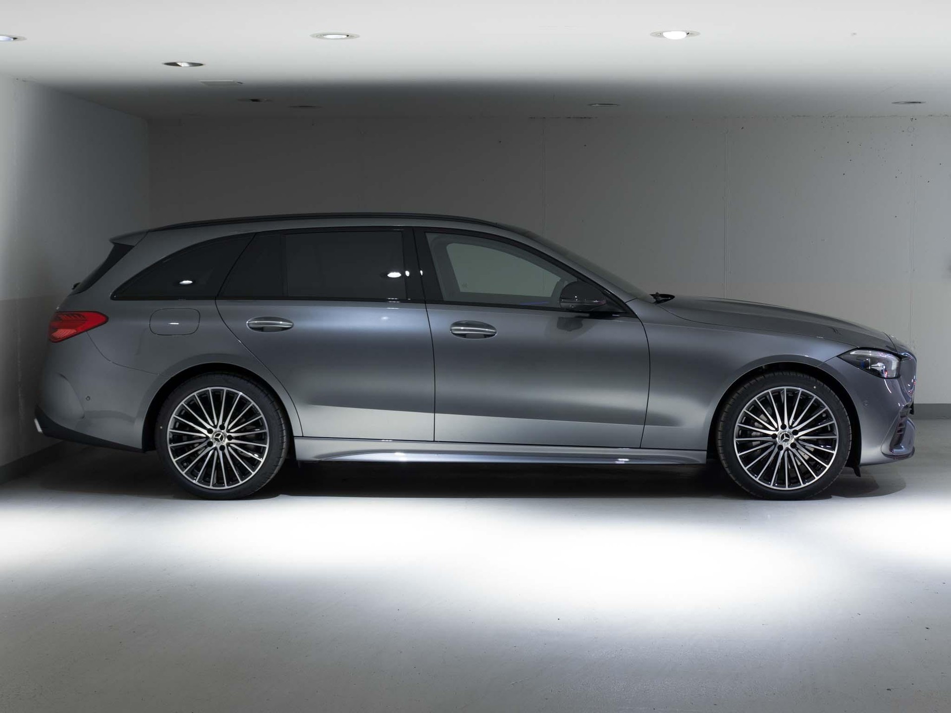 MERCEDES-BENZ C 220 d 4MATIC T-Modell-image-1