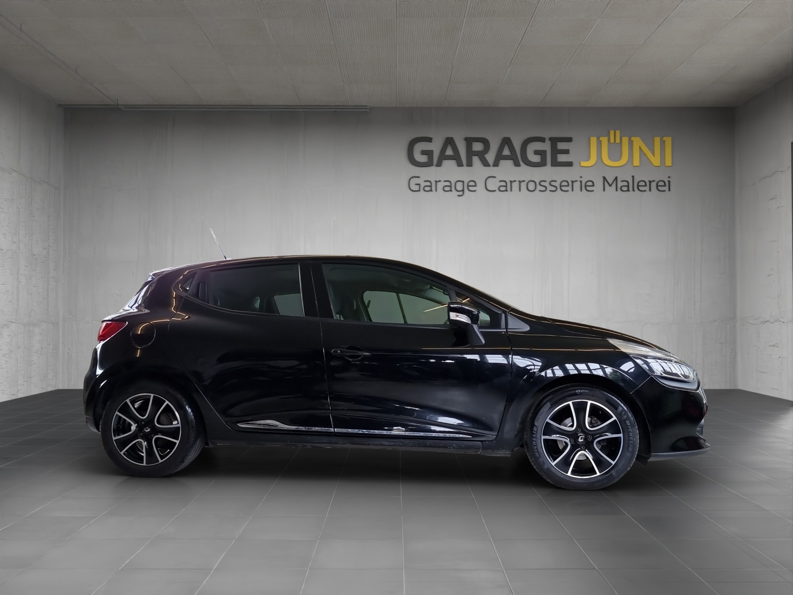 RENAULT Clio 0.9 Expression-image-1