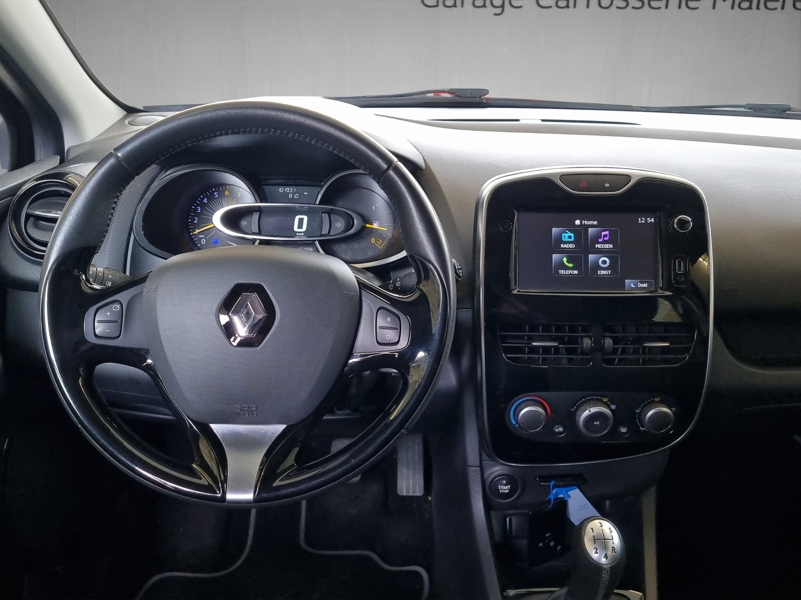 RENAULT Clio 0.9 Expression-image-8