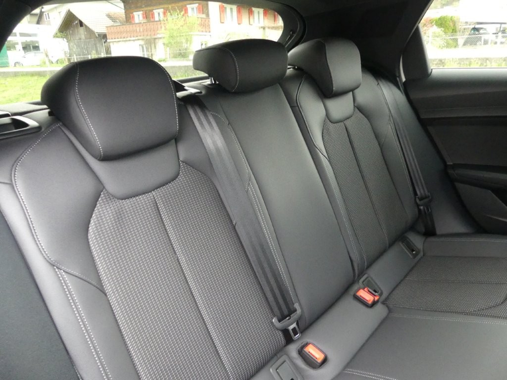 AUDI A1 Sportback 30 TFSI Attraction S-tronic-image-12