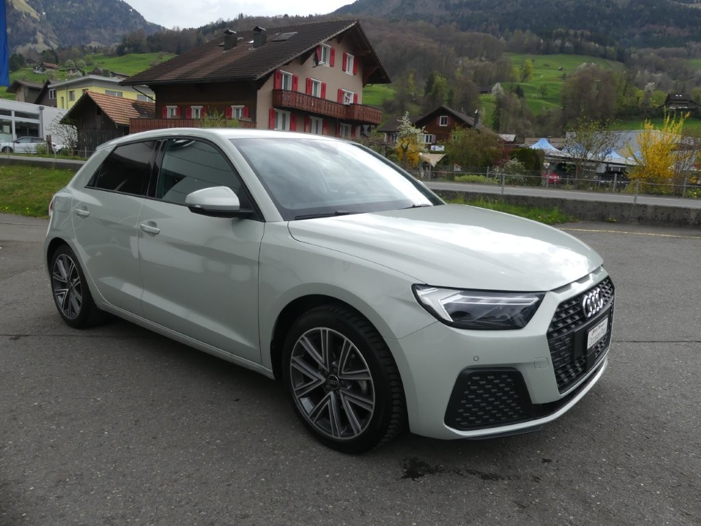 AUDI A1 Sportback 30 TFSI Attraction S-tronic-image-4