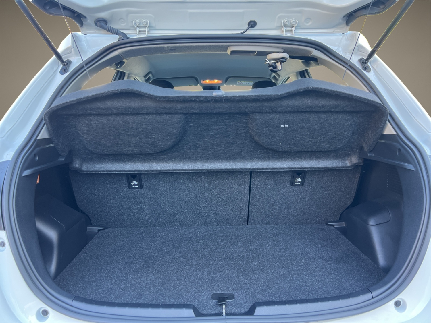 TOYOTA Yaris 1.5 VVT-i HSD Comfort-image-17