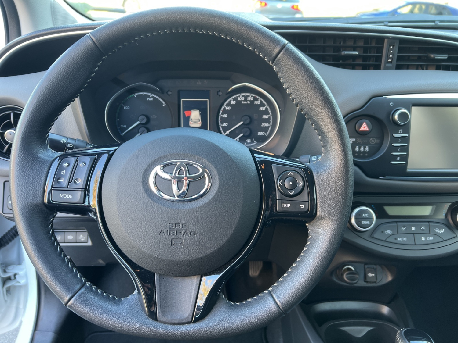 TOYOTA Yaris 1.5 VVT-i HSD Comfort-image-10