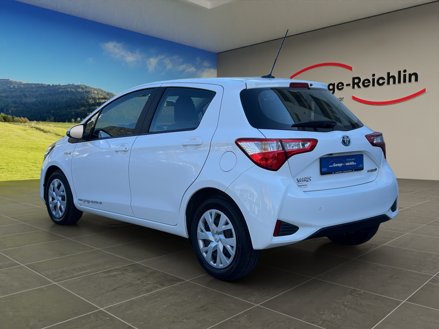 TOYOTA Yaris 1.5 VVT-i HSD Comfort-showroom-element-2