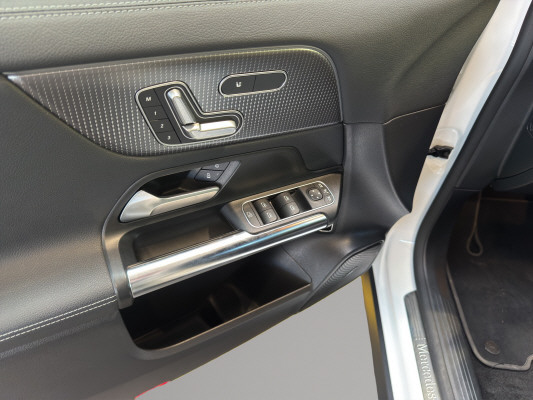 MERCEDES-BENZ EQA 250-image-9