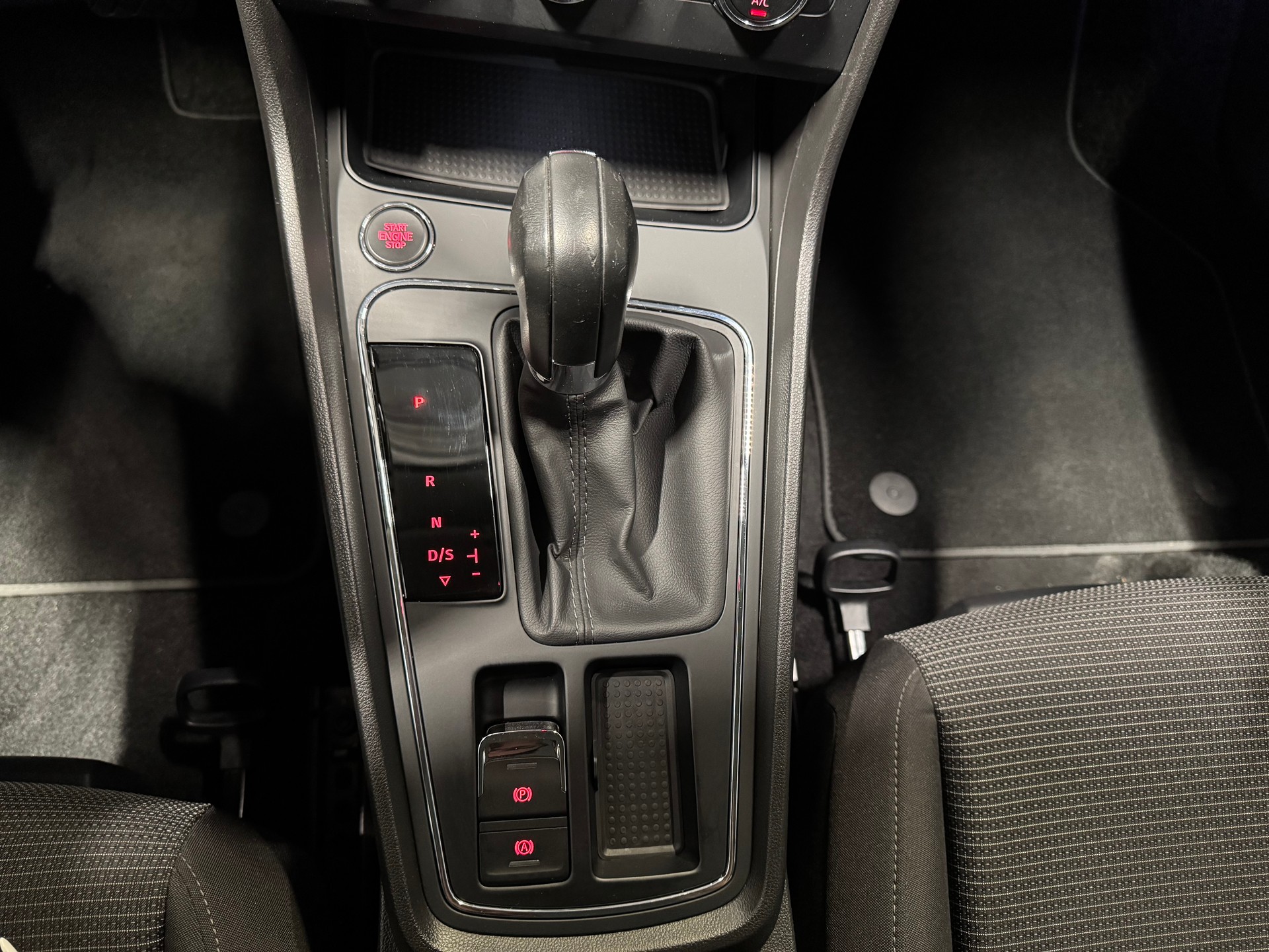 SEAT Leon 1.5 TSI EVO FR ACT FR DSG (15)-image-17