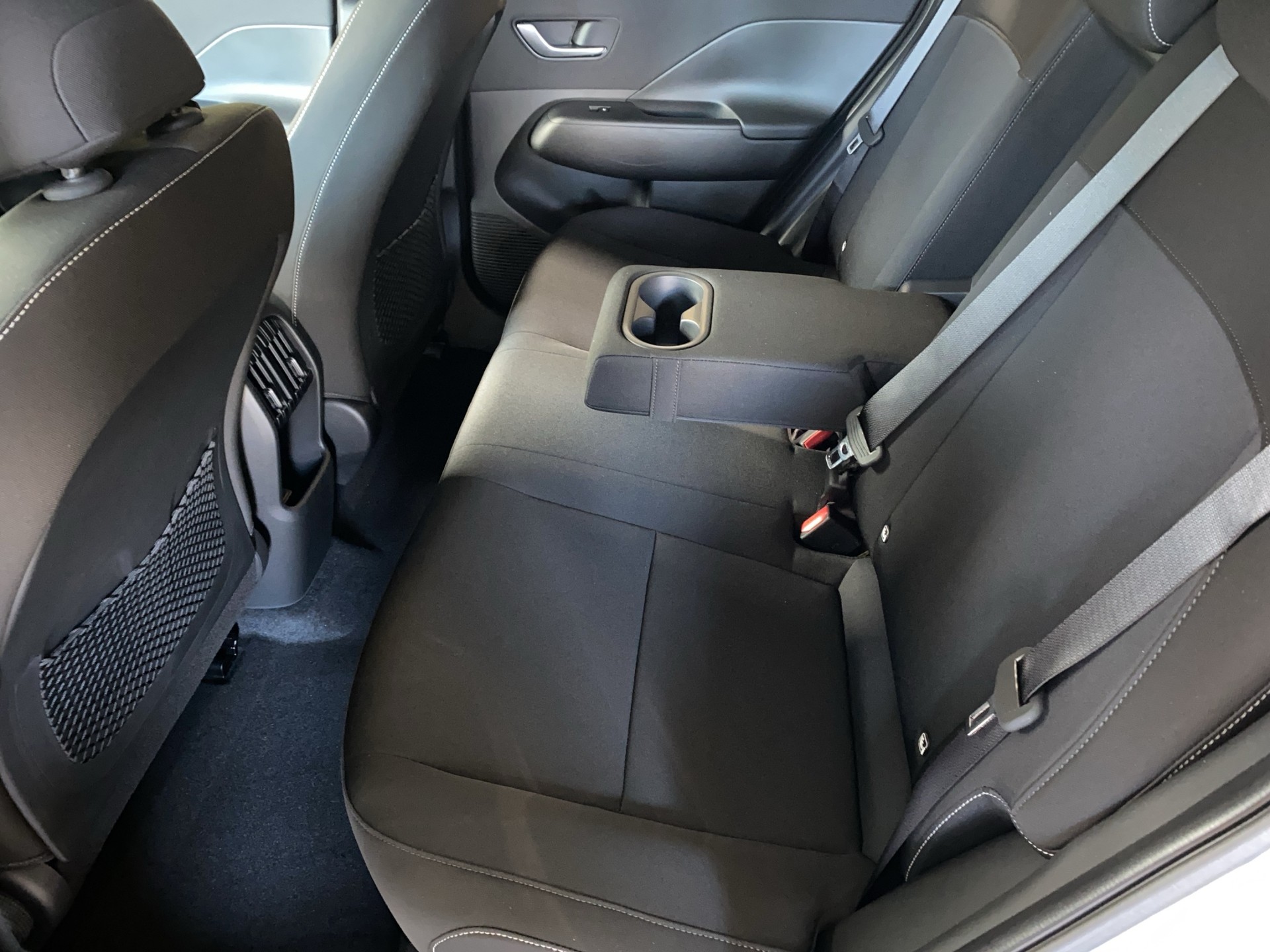 HYUNDAI Kona EV 65.4 kWh Premium / Amplia-image-11