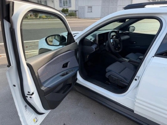 RENAULT R4 E-Tech Comfort Range techno-image-4