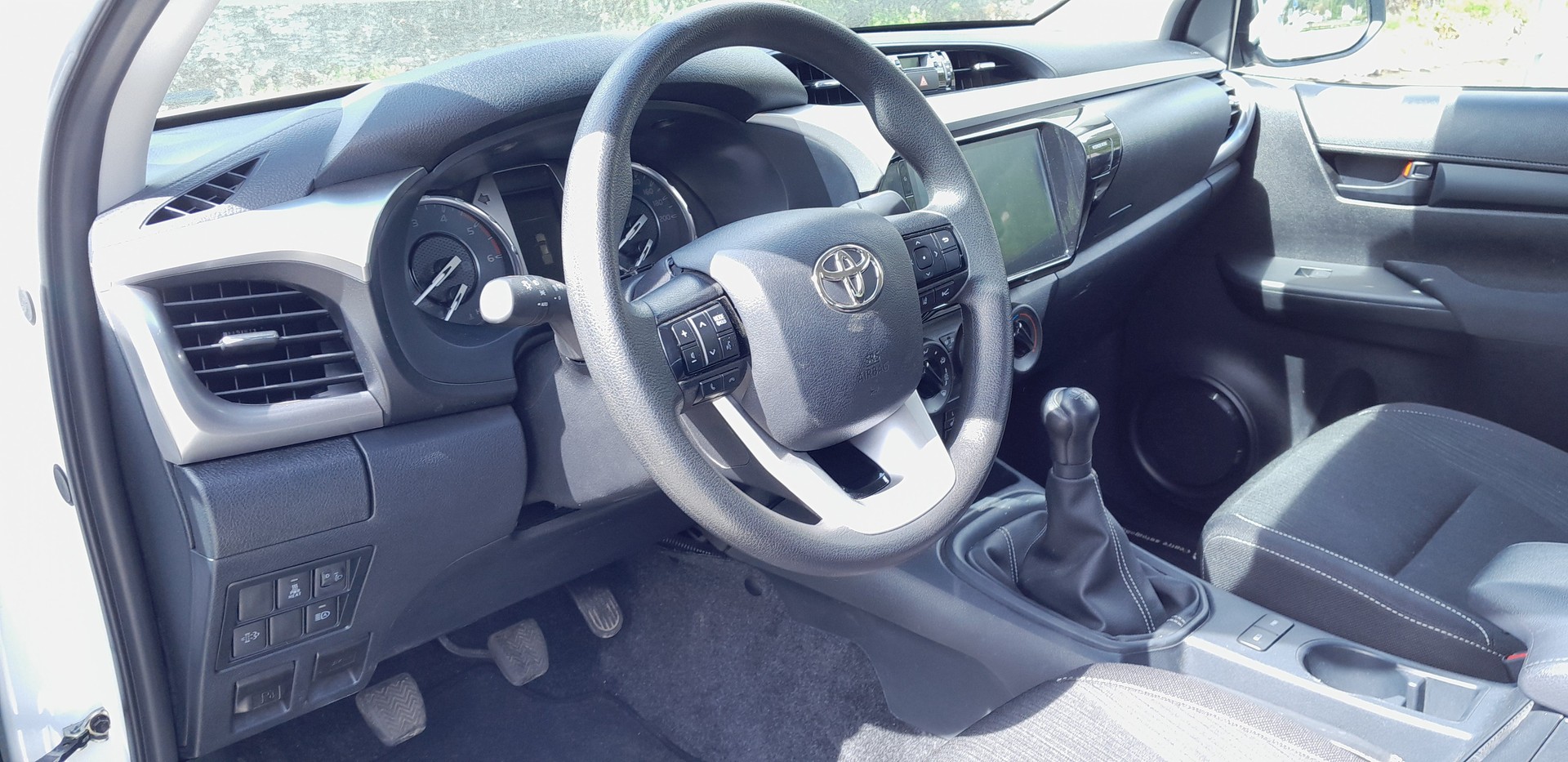 TOYOTA Hilux 2.8d Comfort Double Cab 4x4-image-9