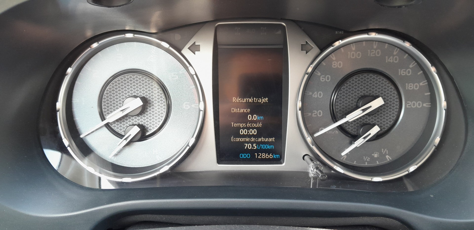 TOYOTA Hilux 2.8d Comfort Double Cab 4x4-image-12
