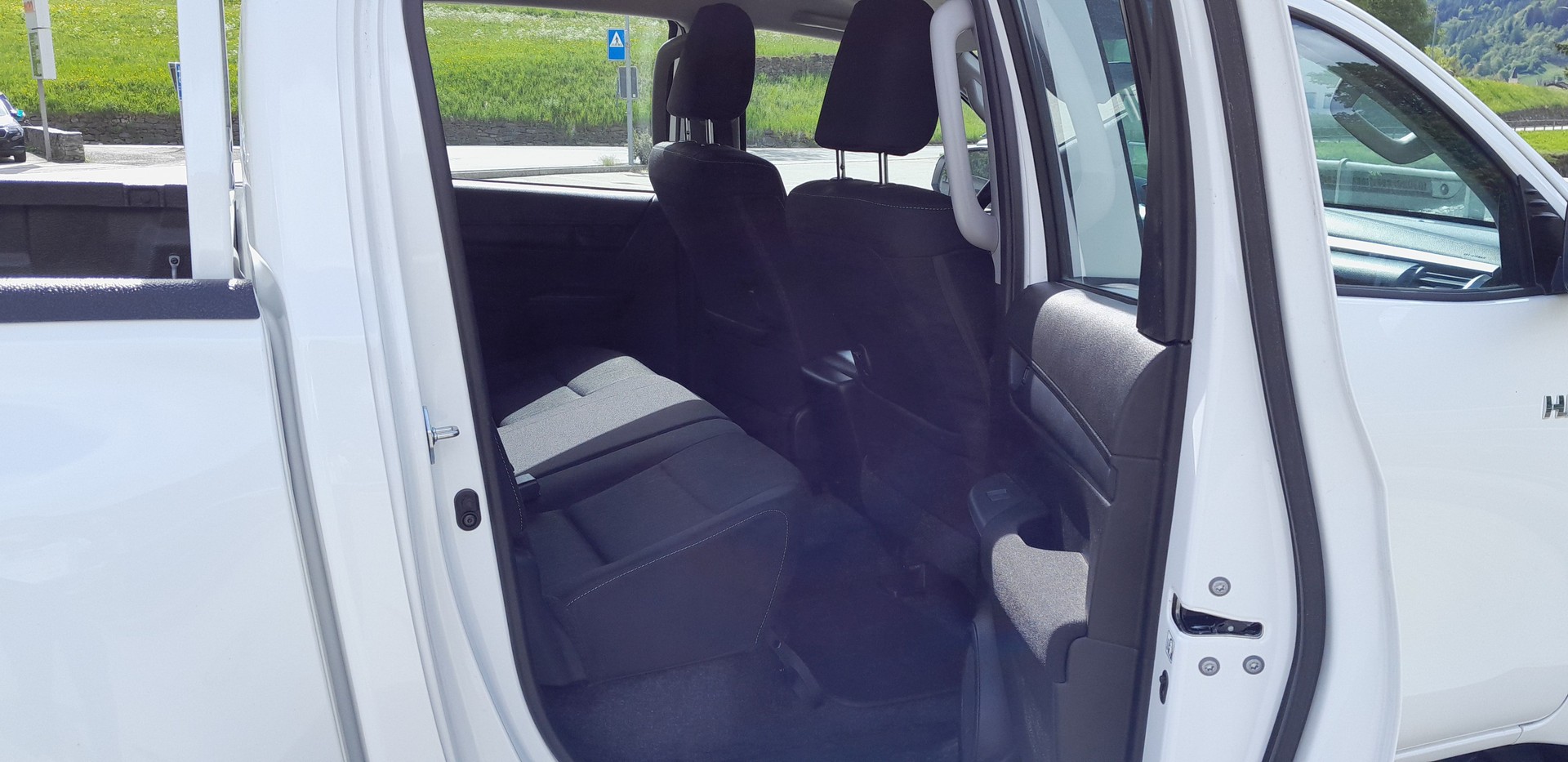 TOYOTA Hilux 2.8d Comfort Double Cab 4x4-image-15