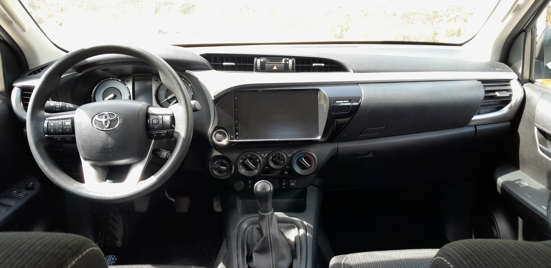 TOYOTA Hilux 2.8d Comfort Double Cab 4x4-image-8