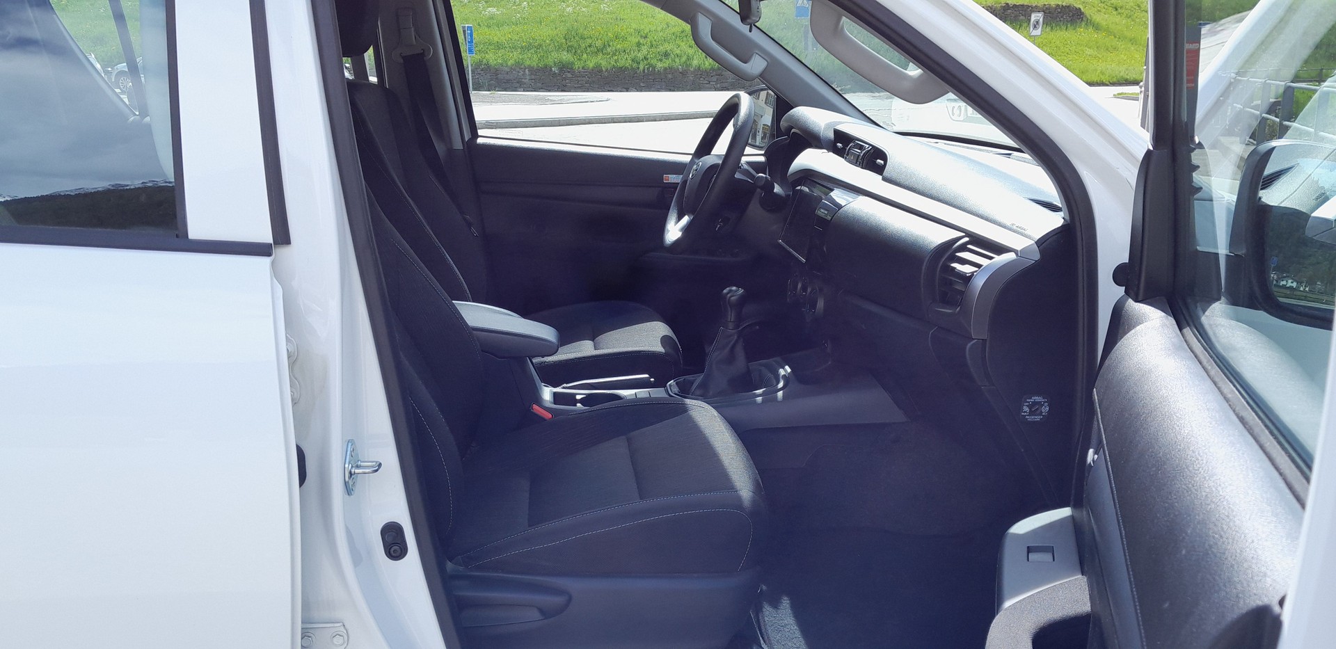 TOYOTA Hilux 2.8d Comfort Double Cab 4x4-image-14