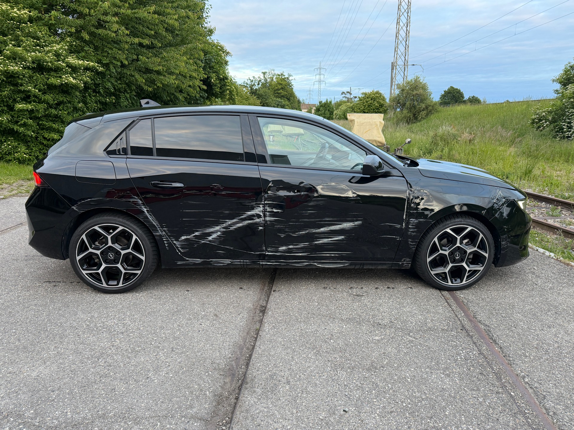 OPEL Astra 1.2i Turbo Swiss Plus-image-3