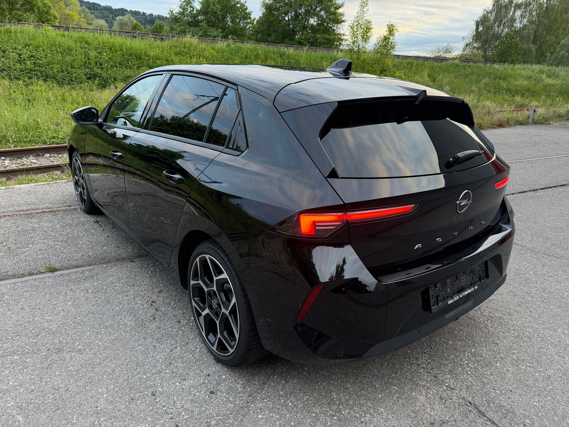 OPEL Astra 1.2i Turbo Swiss Plus-image-7