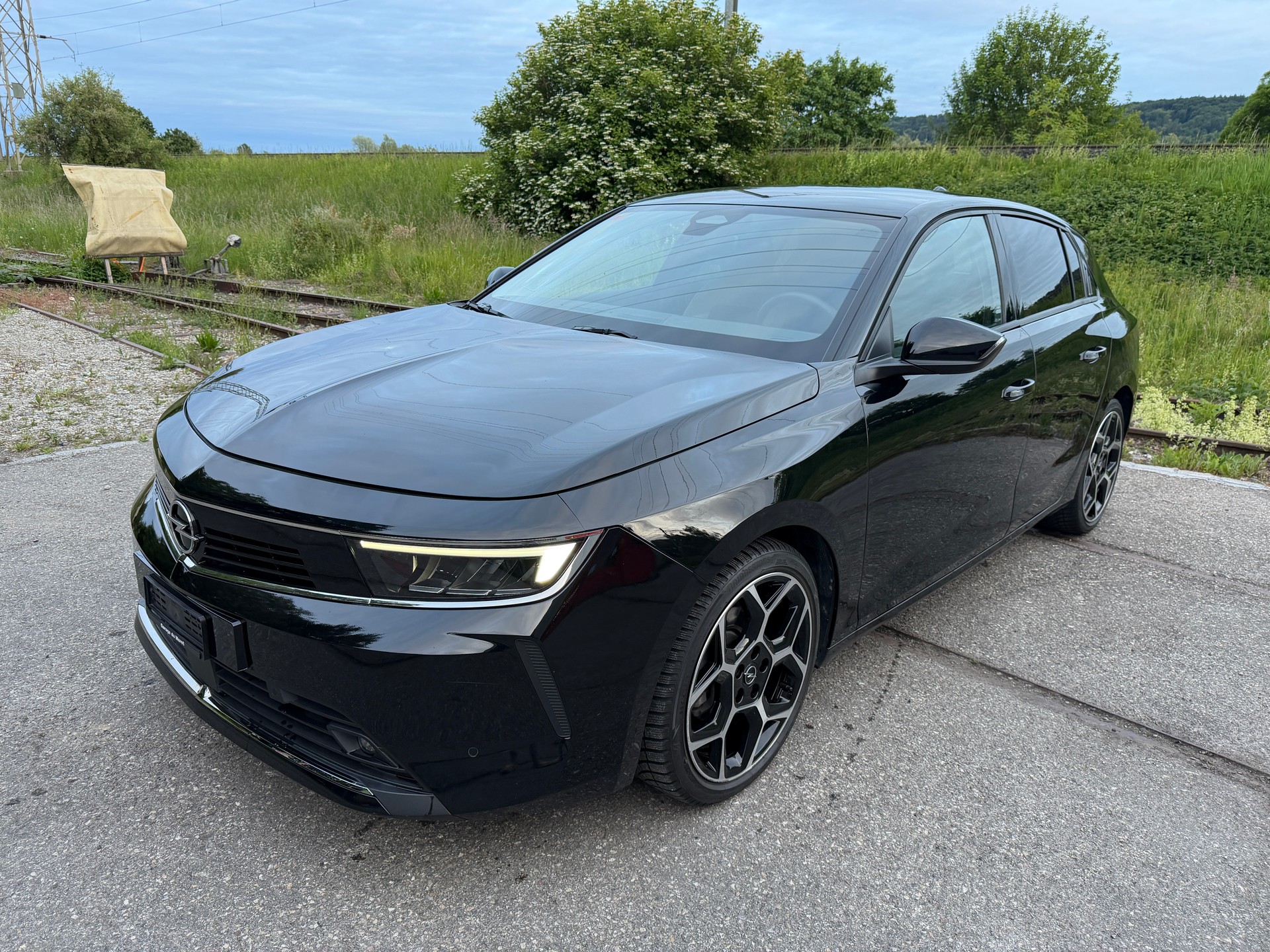 OPEL Astra 1.2i Turbo Swiss Plus-image-0