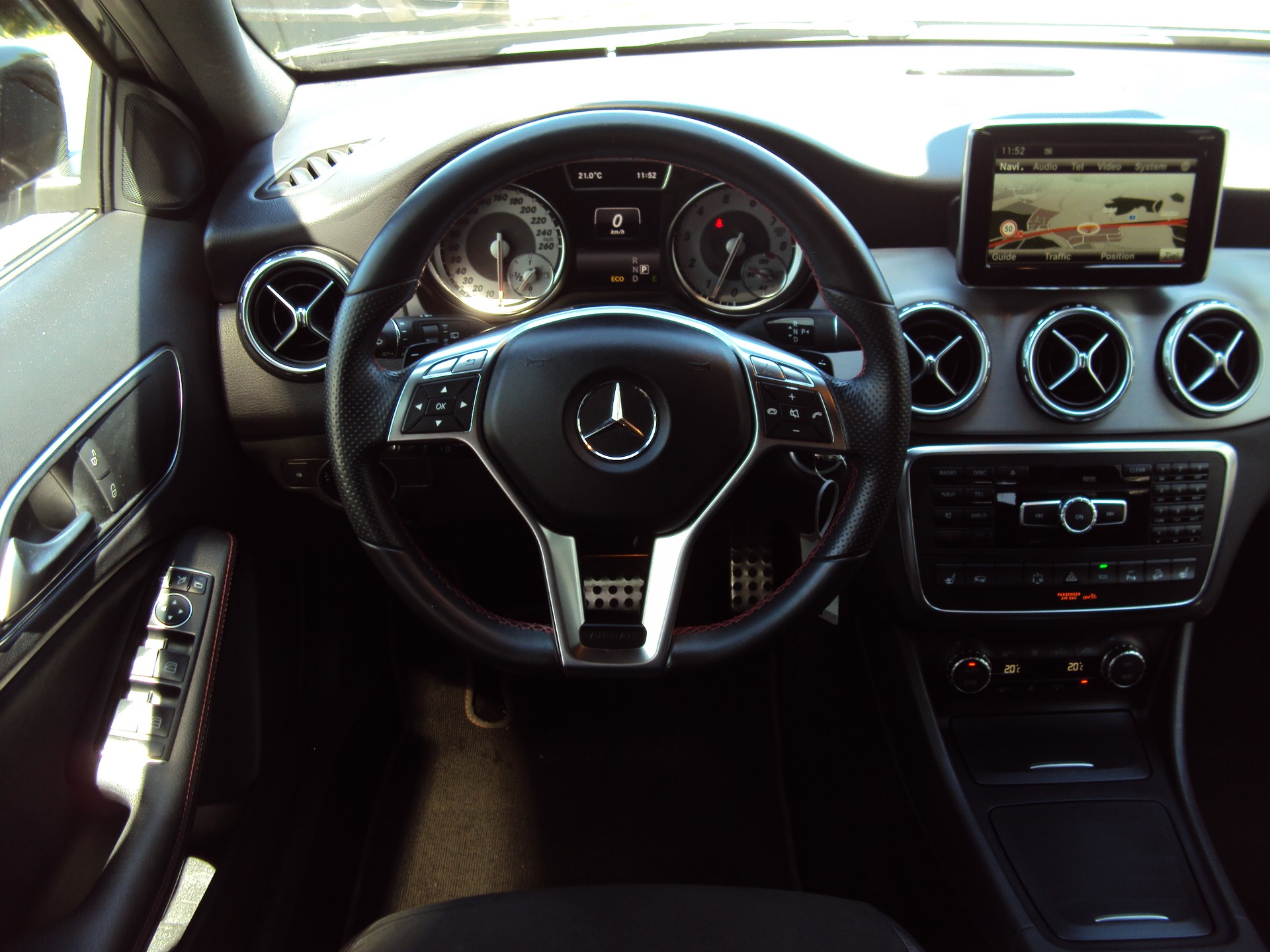 MERCEDES-BENZ GLA 250 AMG Line 4Matic 7G-DCT-image-8