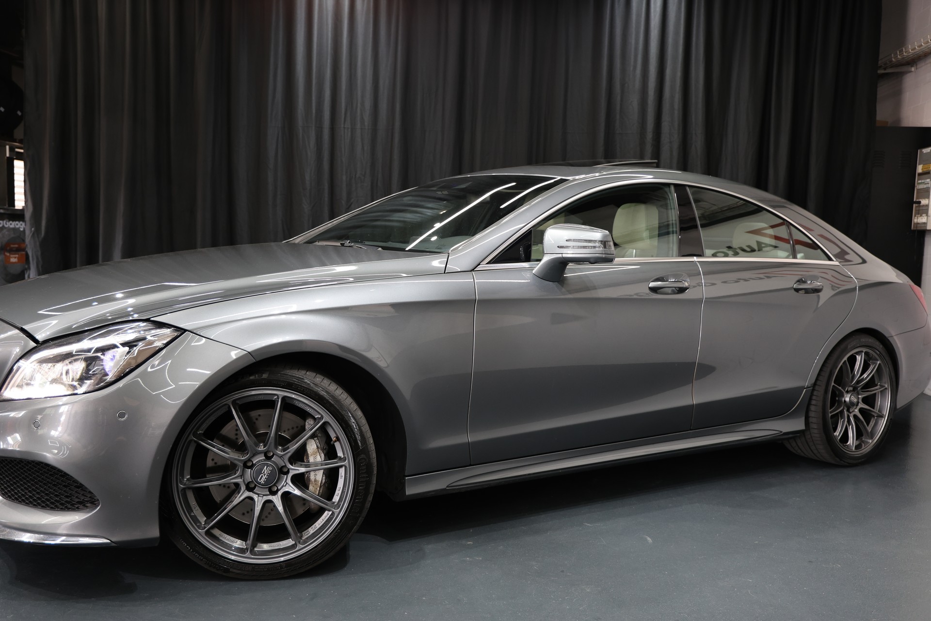 MERCEDES-BENZ CLS 500 4Matic 9G-Tronic VOLL OZ Pano H&K-image-5