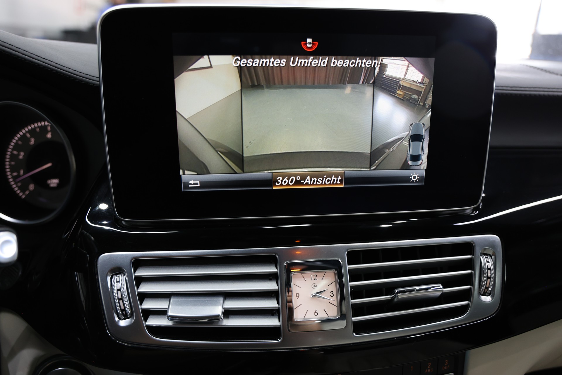 MERCEDES-BENZ CLS 500 4Matic 9G-Tronic VOLL OZ Pano H&K-image-19