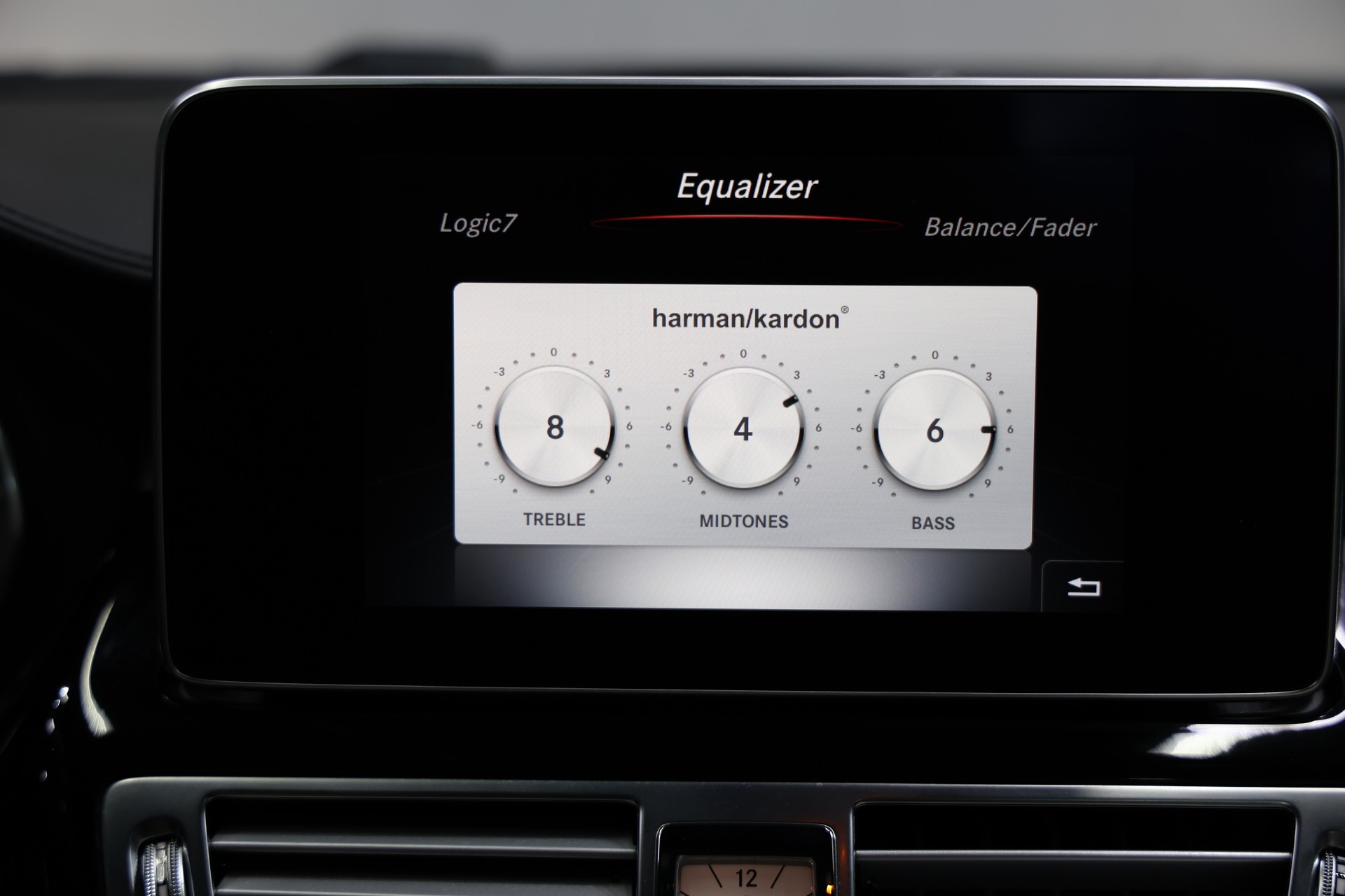 MERCEDES-BENZ CLS 500 4Matic 9G-Tronic VOLL OZ Pano H&K-image-18