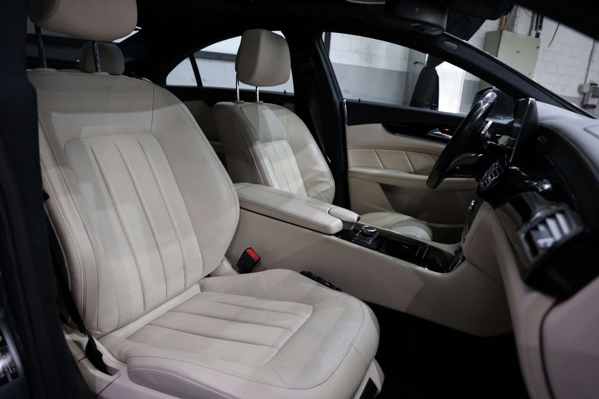 MERCEDES-BENZ CLS 500 4Matic 9G-Tronic VOLL OZ Pano H&K-image-20