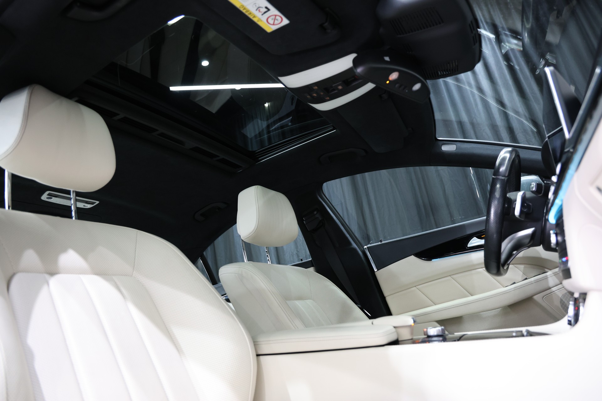 MERCEDES-BENZ CLS 500 4Matic 9G-Tronic VOLL OZ Pano H&K-image-15