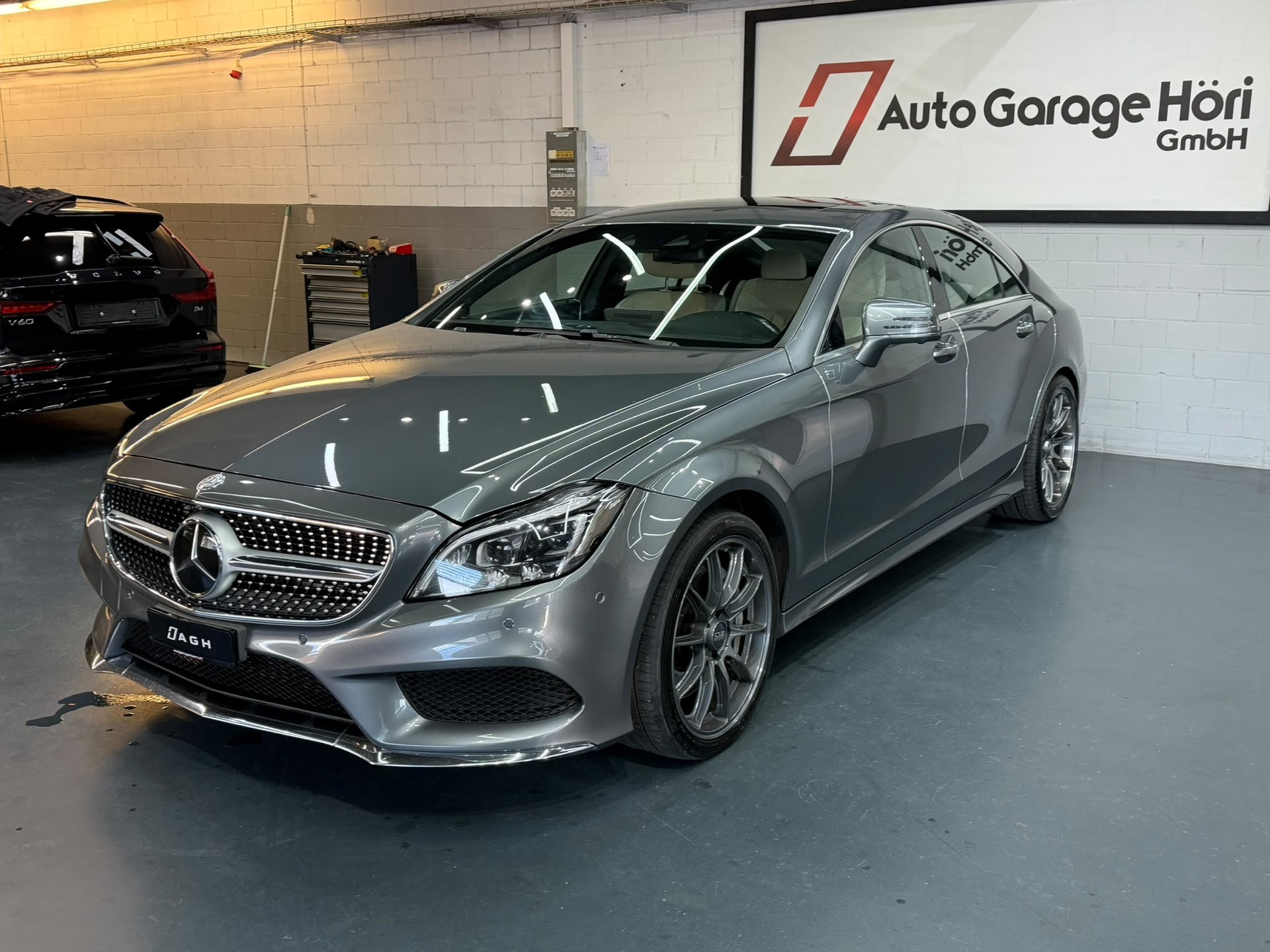 MERCEDES-BENZ CLS 500 4Matic 9G-Tronic VOLL OZ Pano H&K-image-0