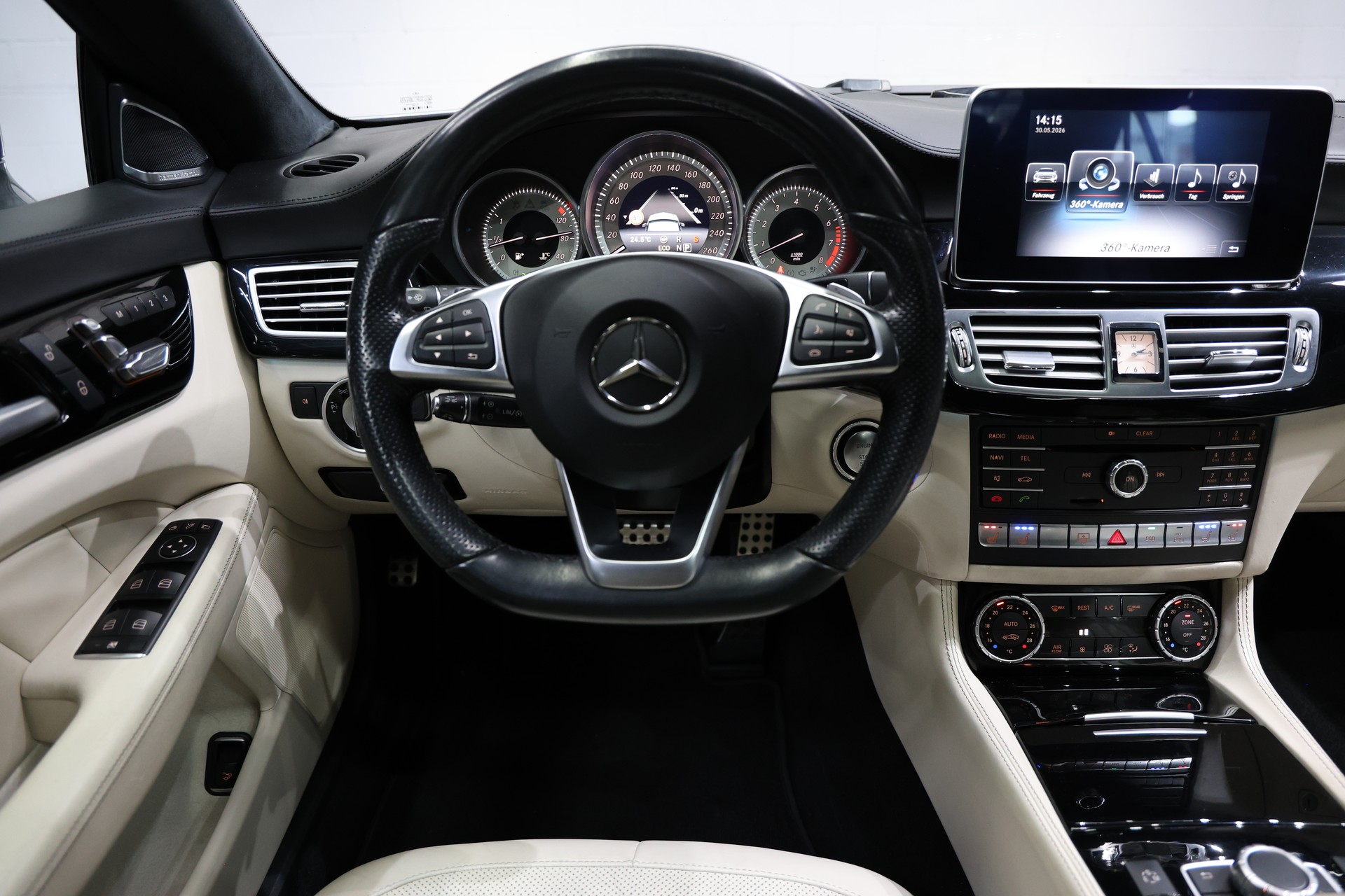 MERCEDES-BENZ CLS 500 4Matic 9G-Tronic VOLL OZ Pano H&K-image-17