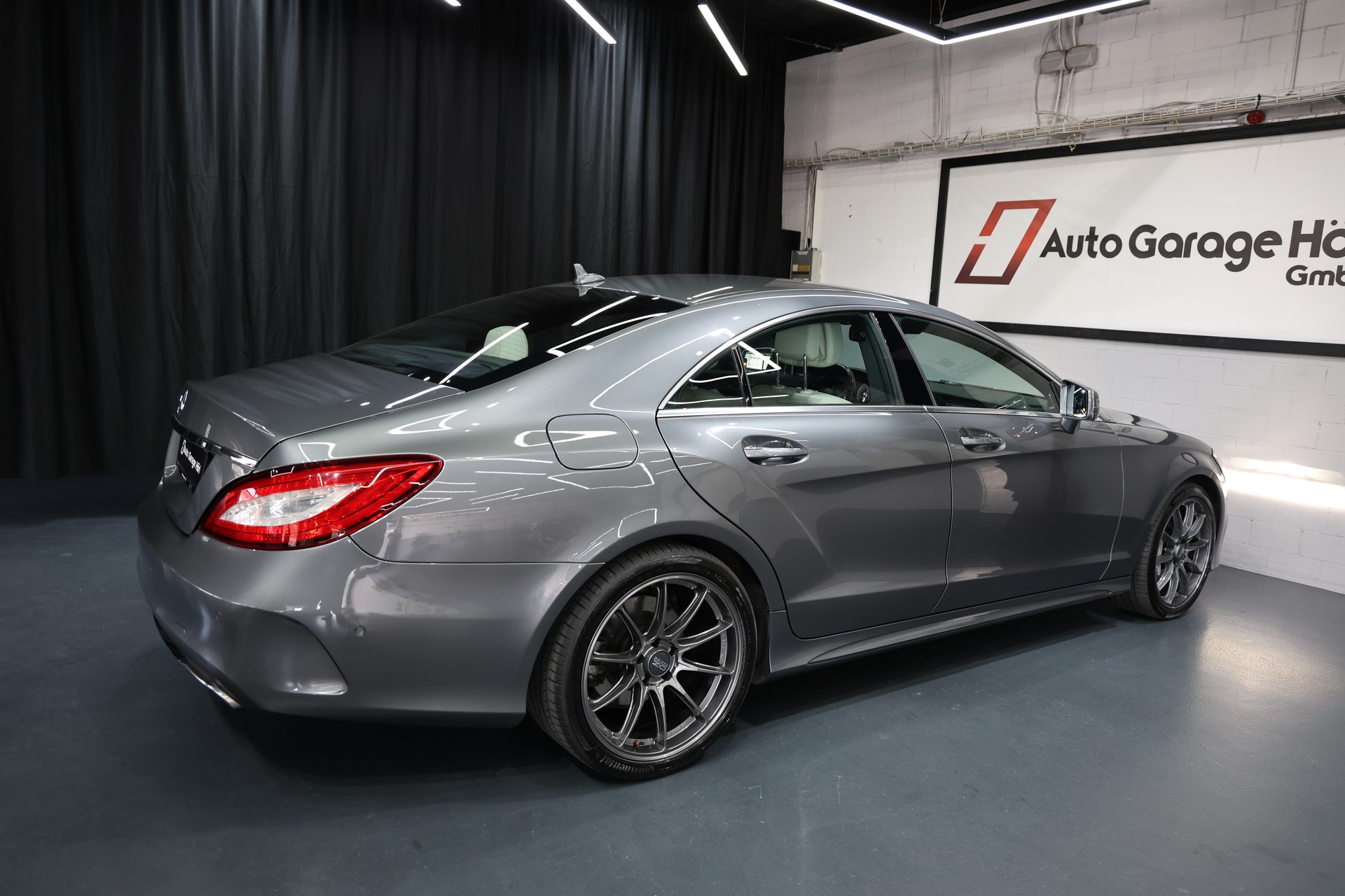 MERCEDES-BENZ CLS 500 4Matic 9G-Tronic VOLL OZ Pano H&K-image-2