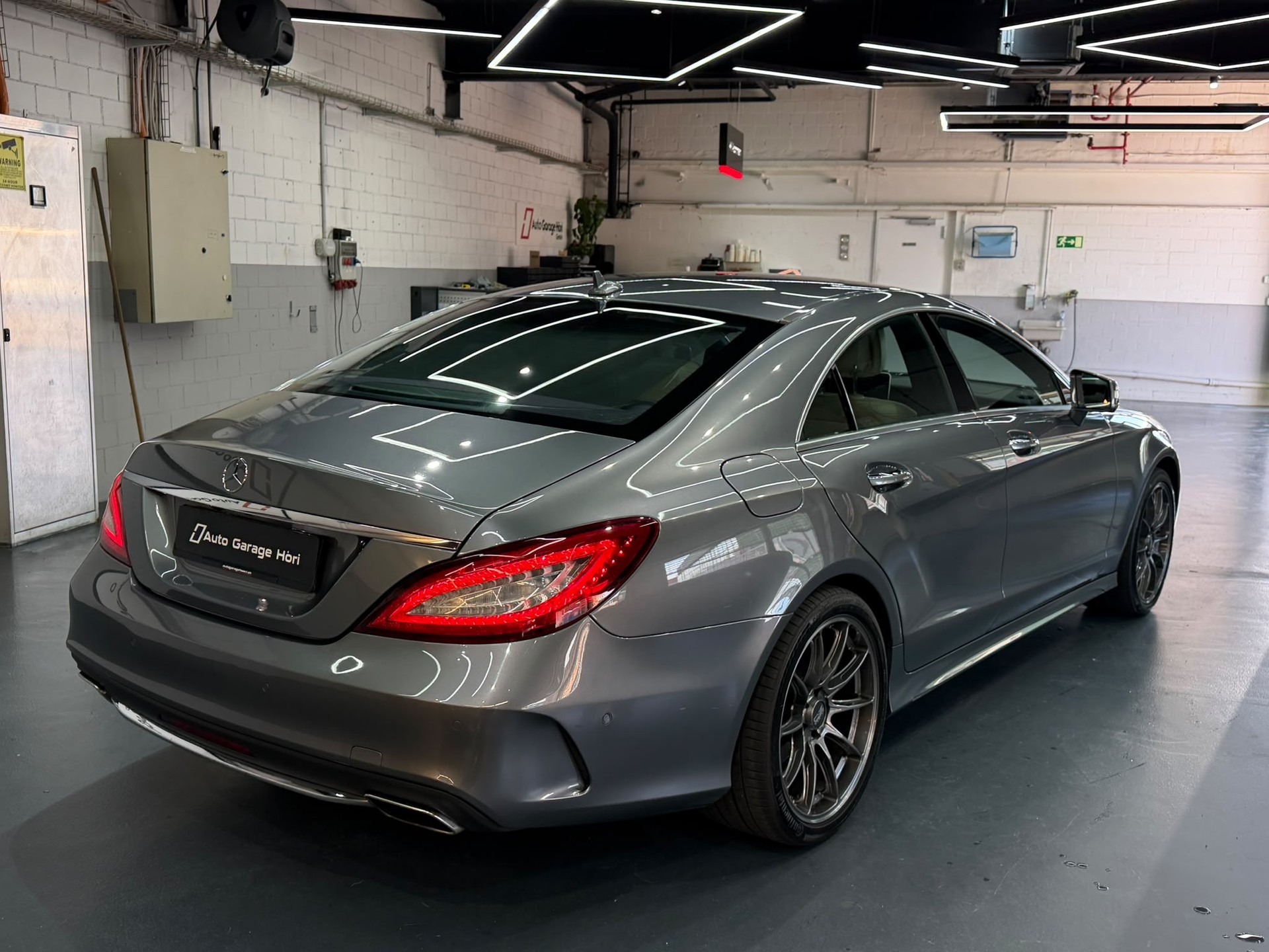 MERCEDES-BENZ CLS 500 4Matic 9G-Tronic VOLL OZ Pano H&K-image-5