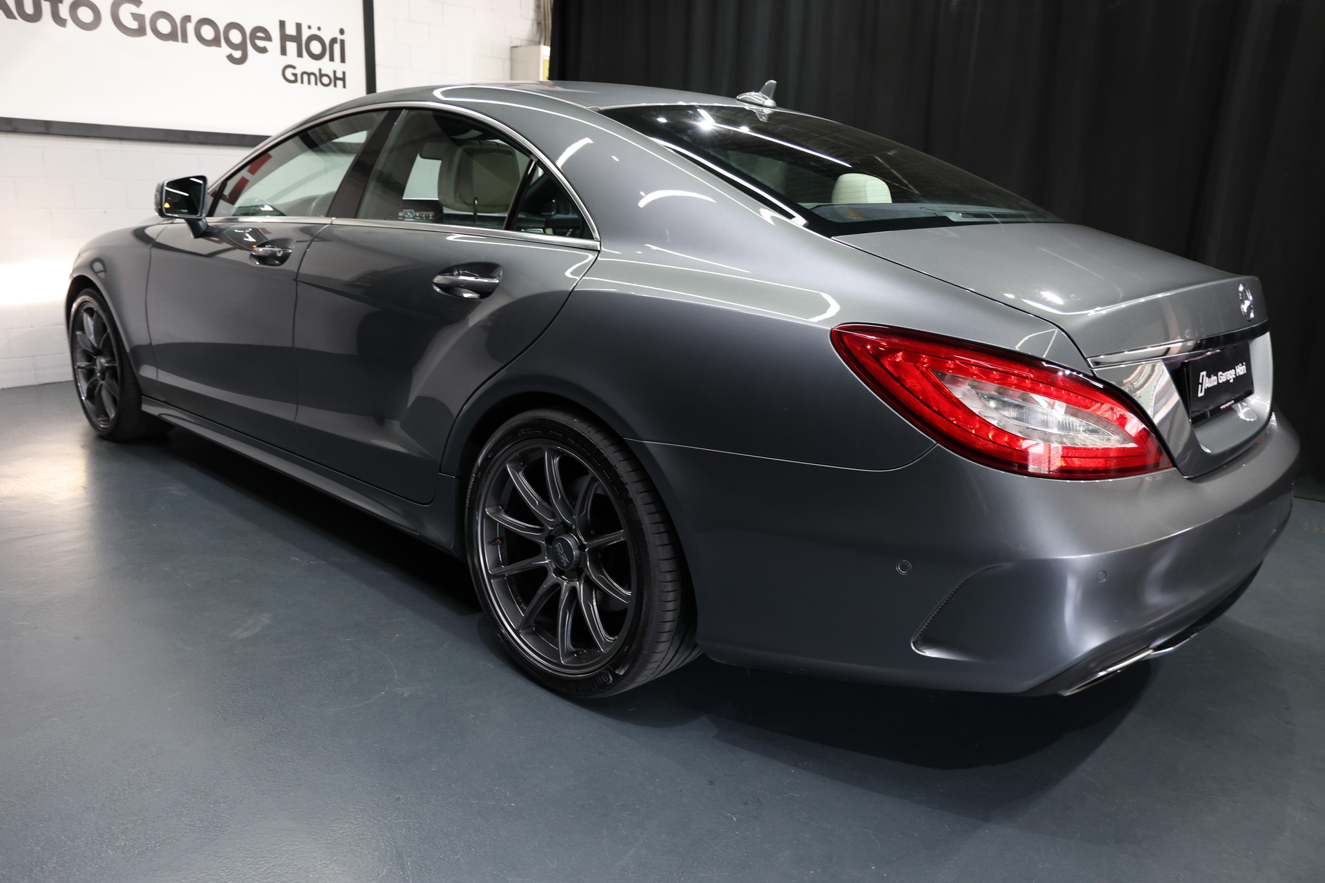 MERCEDES-BENZ CLS 500 4Matic 9G-Tronic VOLL OZ Pano H&K-image-7