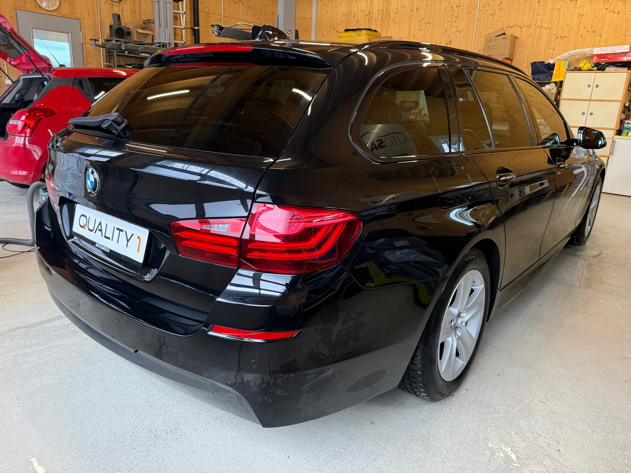 BMW 530d Touring xDrive Steptronic-showroom-element-3