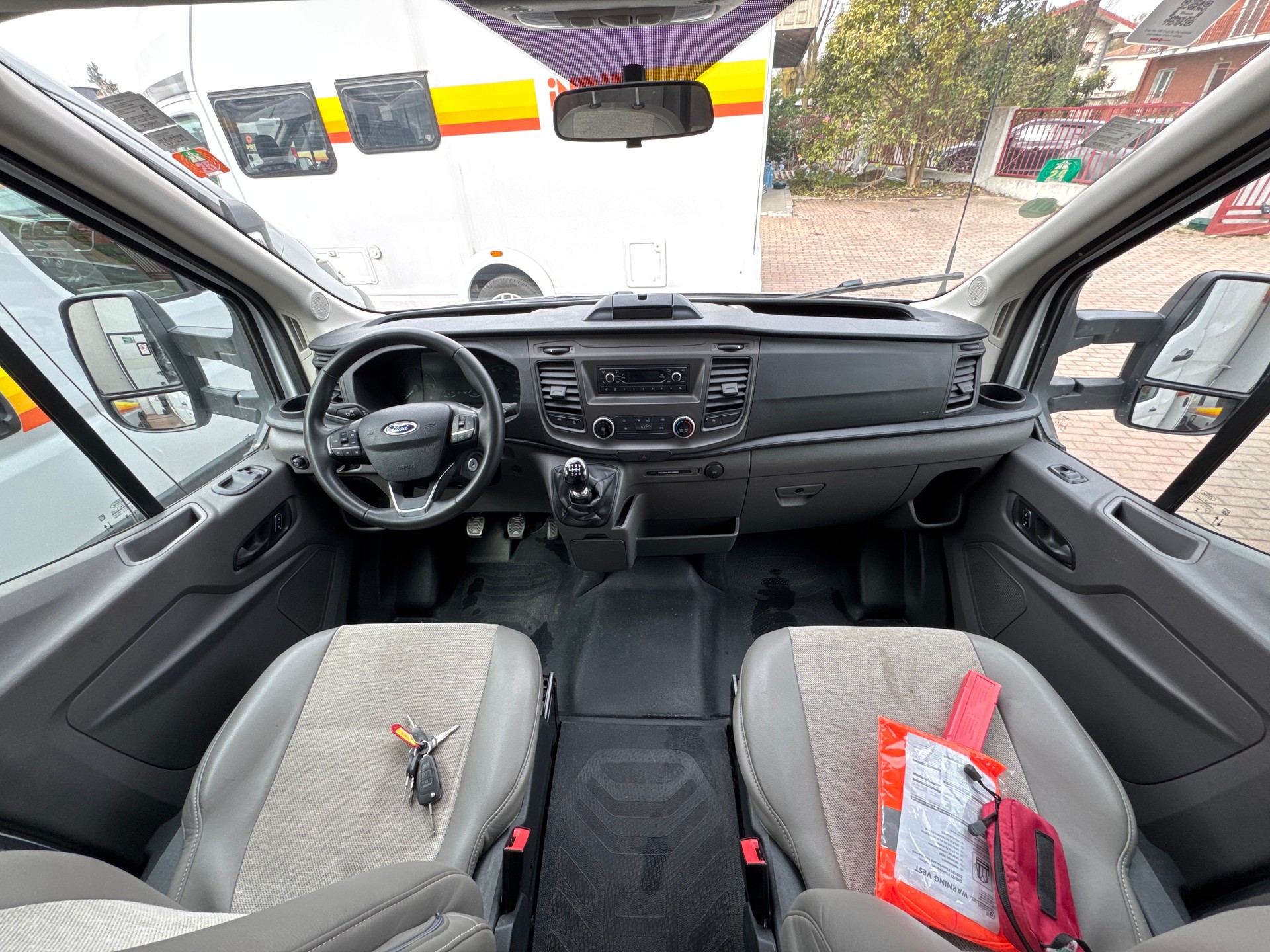 FORD 2023 Ford Transit Etrusco | Schaltgetriebe | Voll ausgestattet-image-4