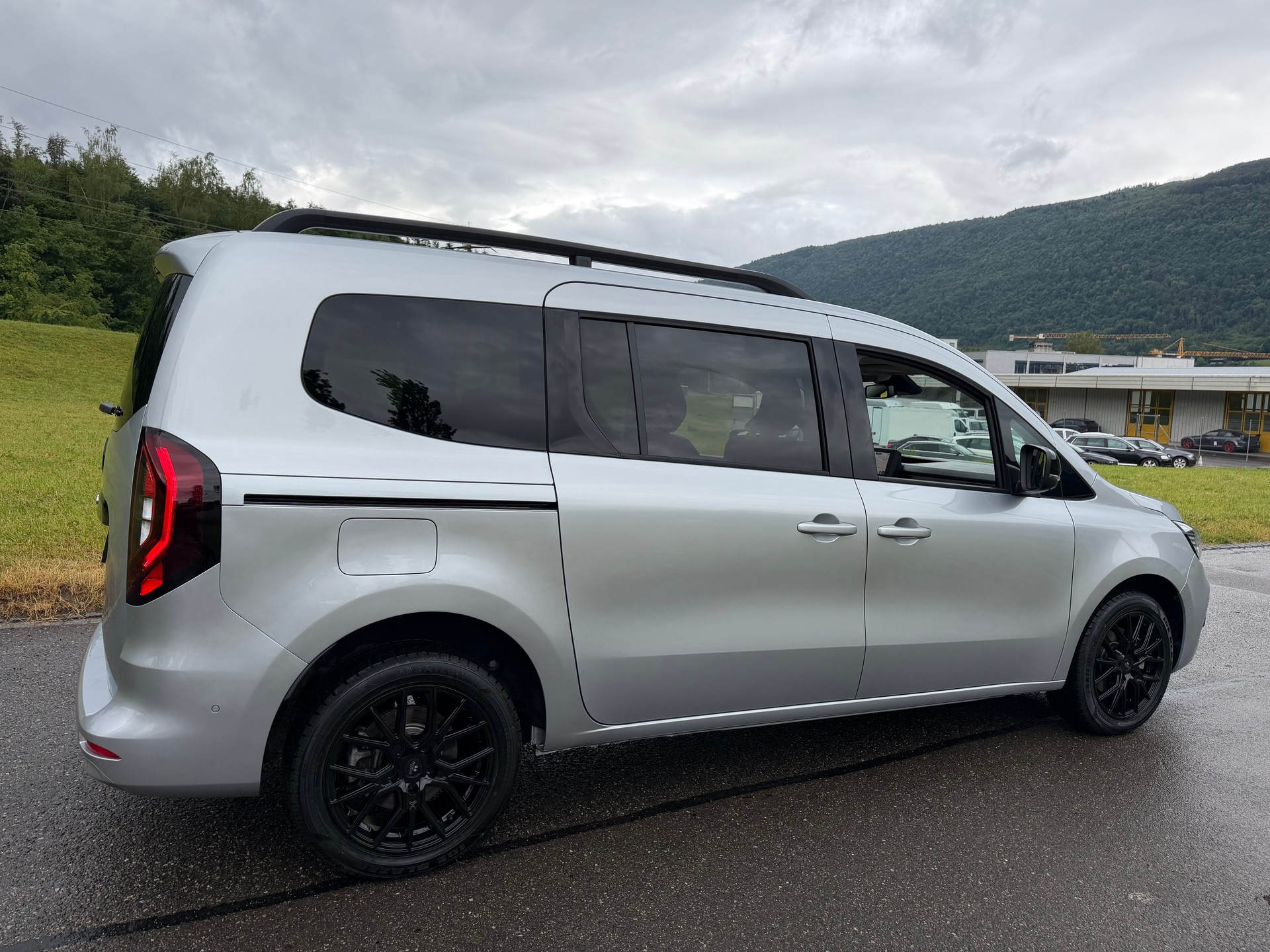RENAULT "GRAND KANGOO" 1.3 TCe 130 PF TECHNO EDC. CH WAGEN. AUTOMAT. MIT 7 SITZE. LANGER RADSTAND. NUR 6`800 KM !!-image-14