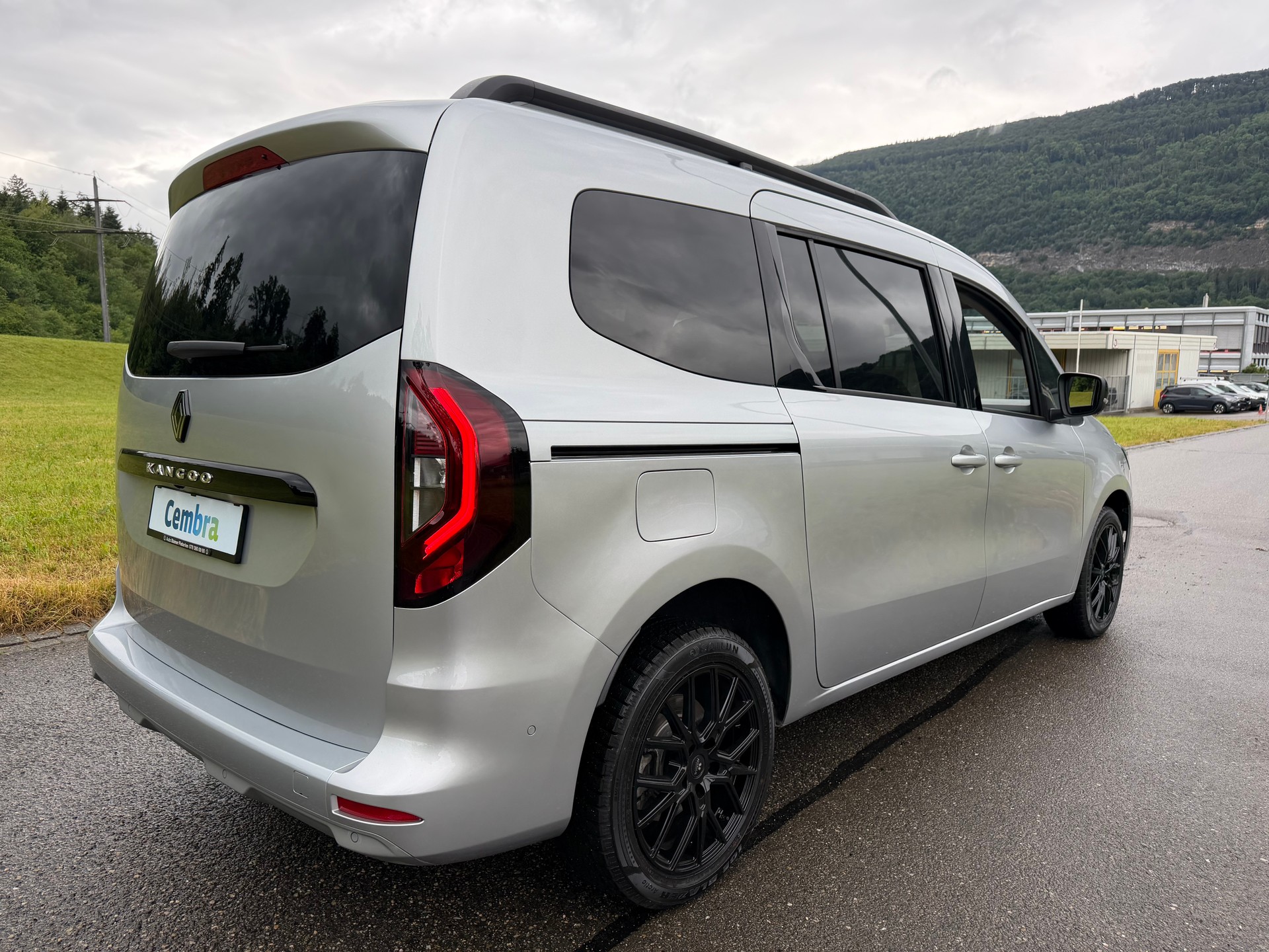 RENAULT "GRAND KANGOO" 1.3 TCe 130 PF TECHNO EDC. CH WAGEN. AUTOMAT. MIT 7 SITZE. LANGER RADSTAND. NUR 6`800 KM !!-image-24