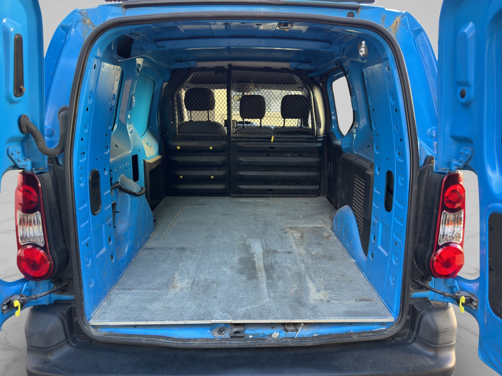 PEUGEOT Partner 1.6 e-HDI Urban Pack-image-15