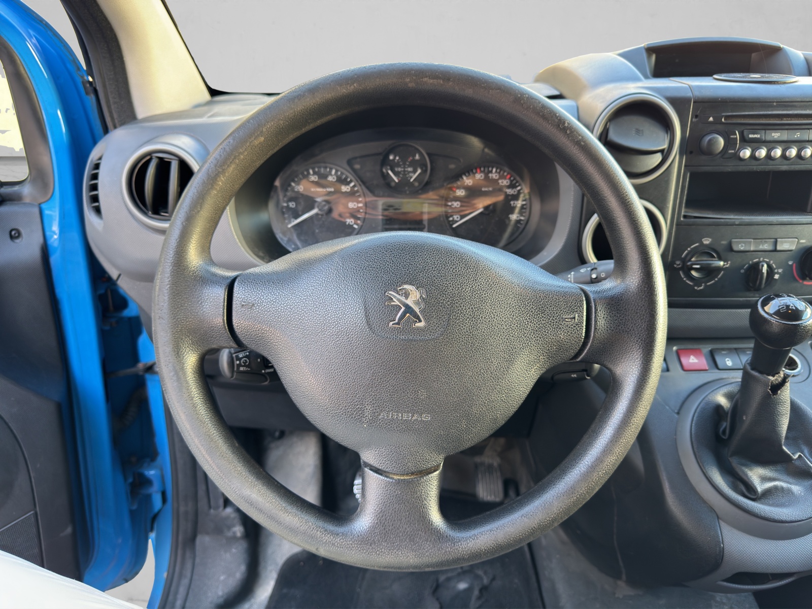 PEUGEOT Partner 1.6 e-HDI Urban Pack-image-9