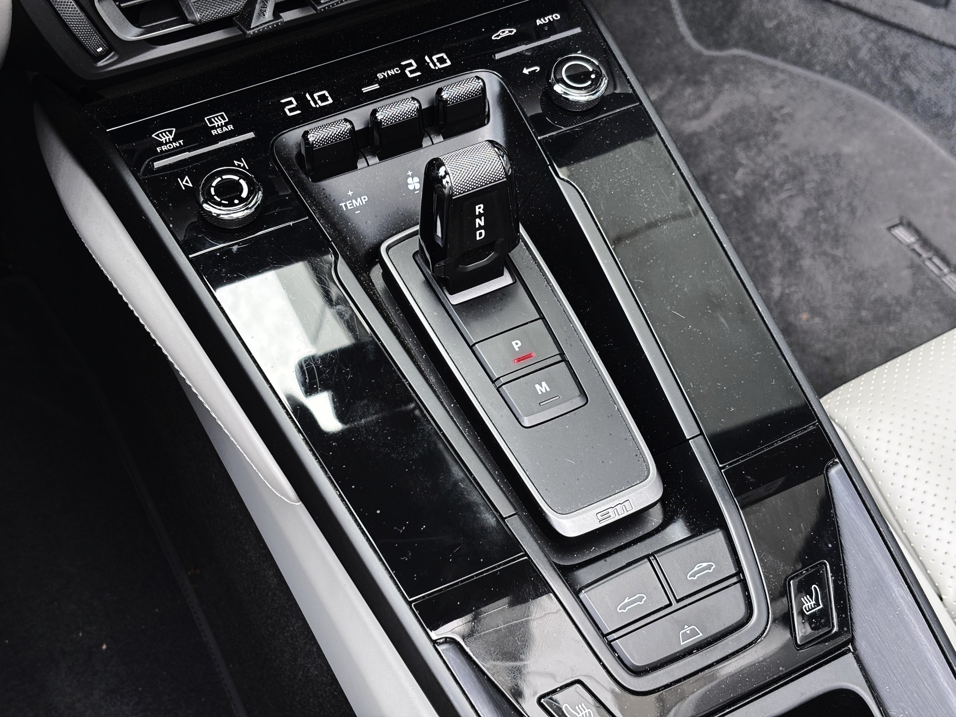 PORSCHE 911 Carrera 4 GTS Cabriolet PDK-image-23