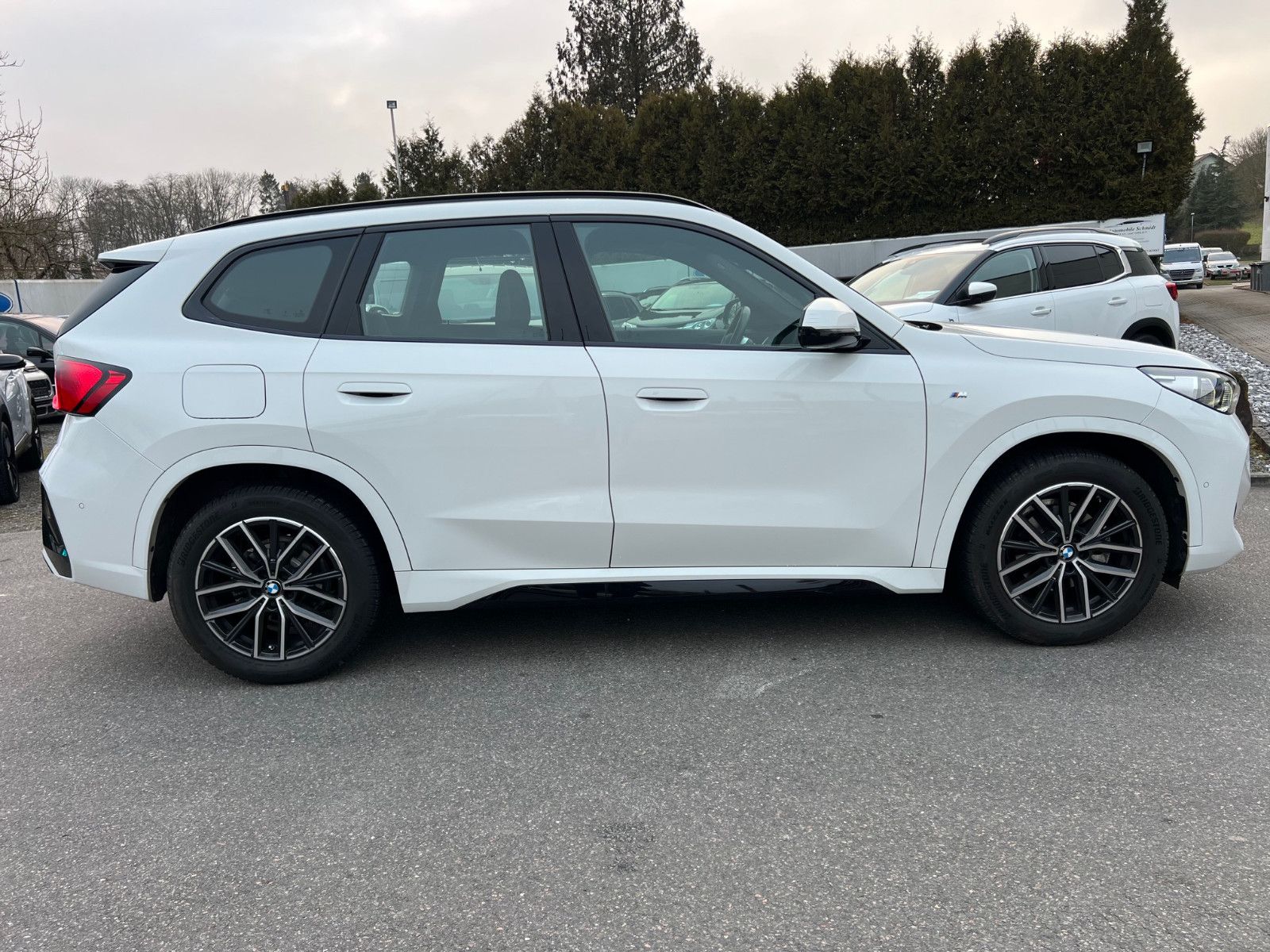 BMW X1 sDrive 18i M Sport-showroom-element-2