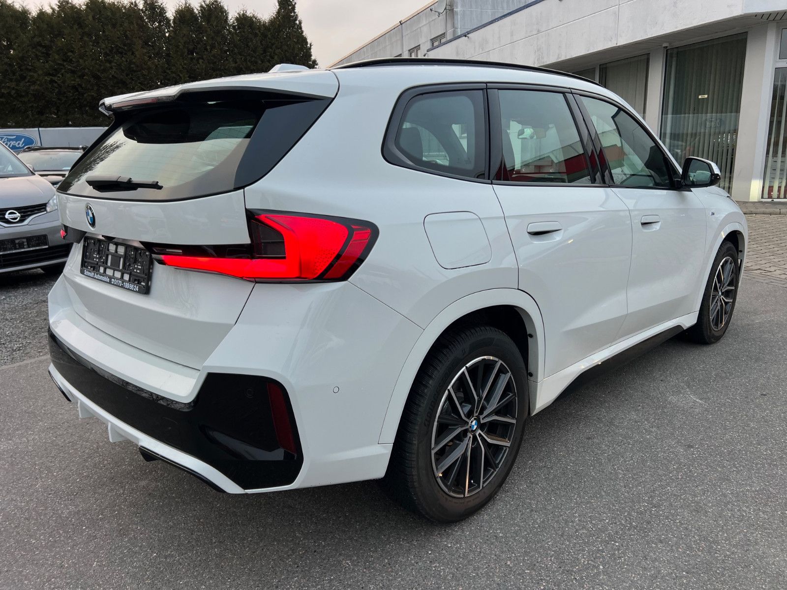 BMW X1 sDrive 18i M Sport-showroom-element-3