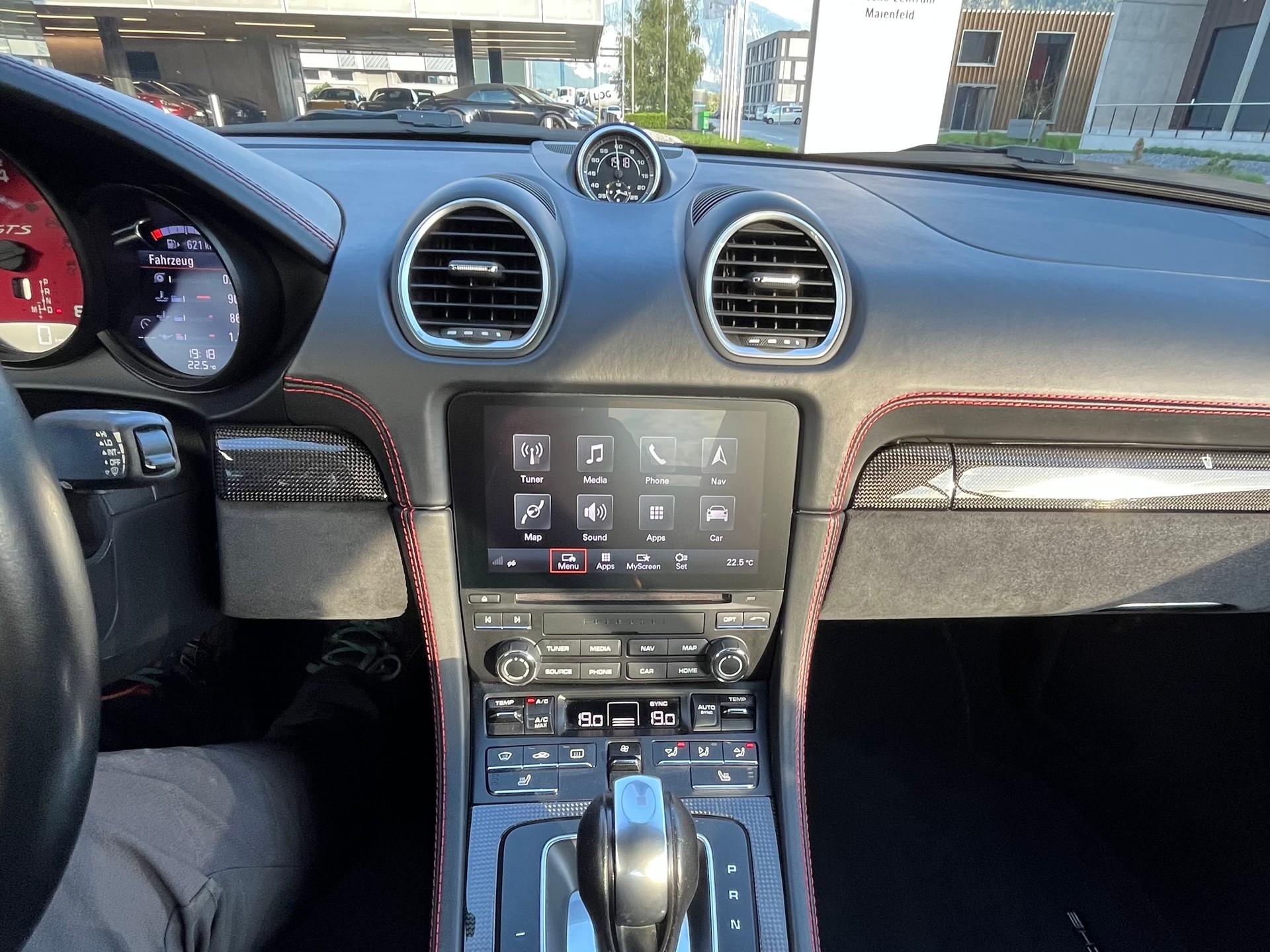 PORSCHE 2.5 GTS PDK mit Porsche Approved Garantie Karminrot-image-16