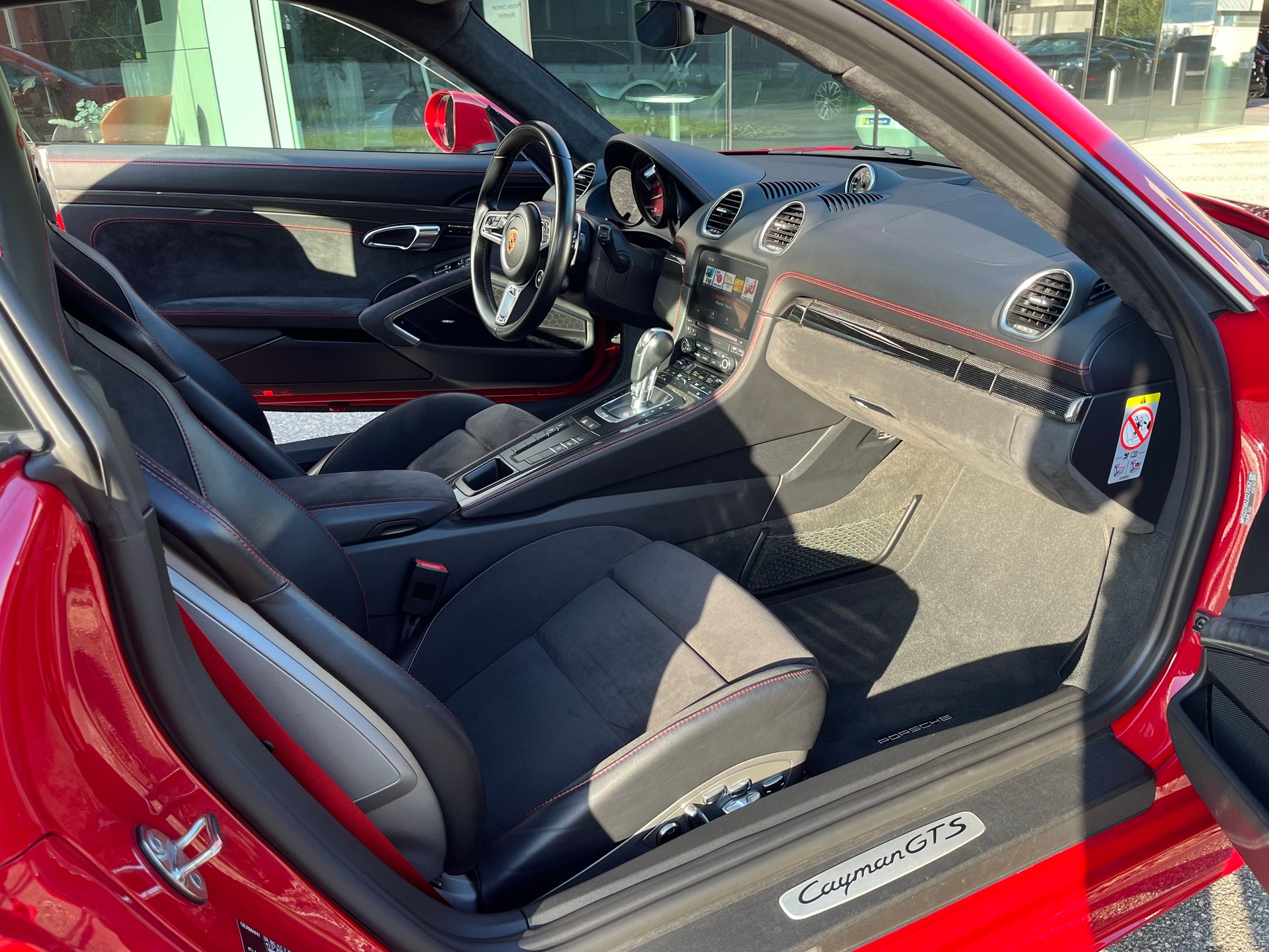 PORSCHE 2.5 GTS PDK mit Porsche Approved Garantie Karminrot-image-14
