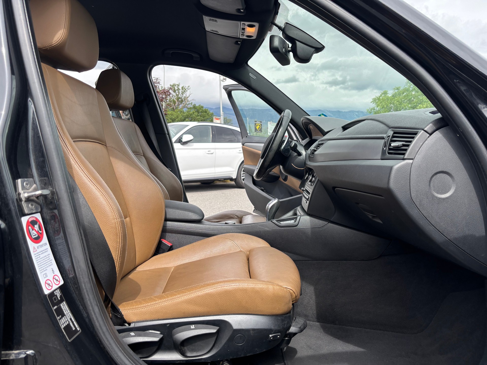 BMW X1 xDrive 20i Steptronic-image-11
