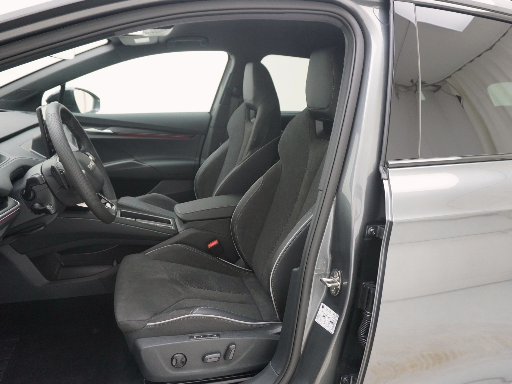 SKODA Enyaq iV 85x SportLine-image-5