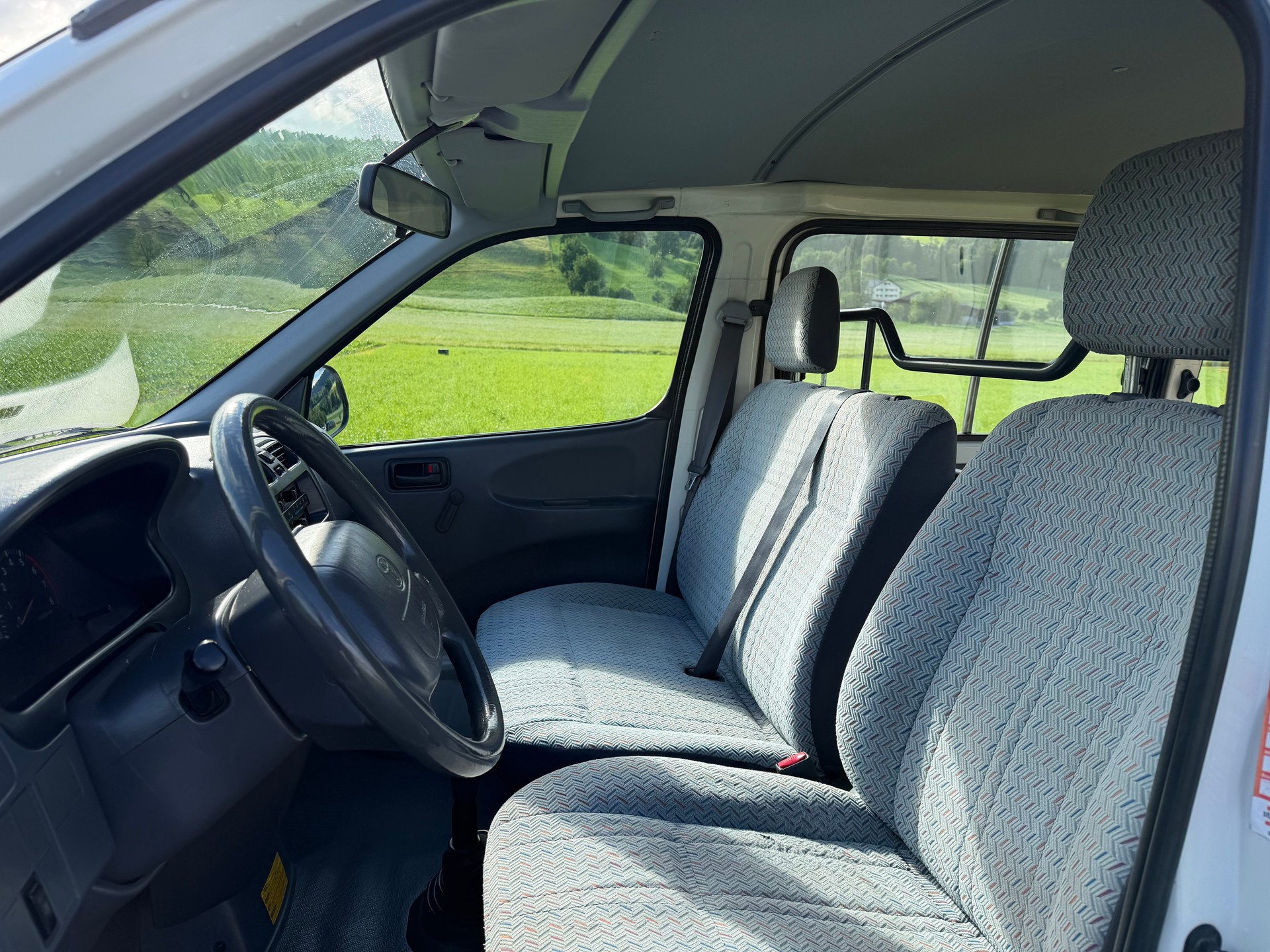 TOYOTA Hiace 2.7 Van LWB-image-11