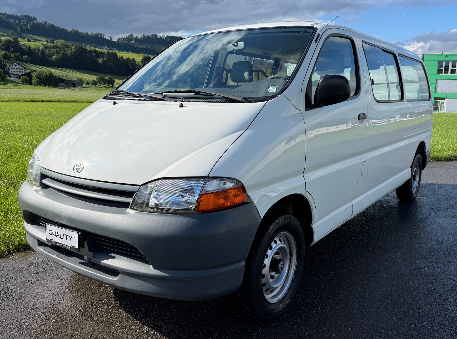 TOYOTA Hiace 2.7 Van LWB-image-0